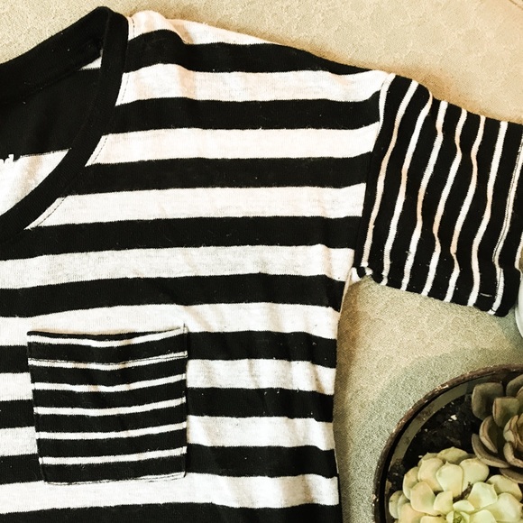 OLD NAVY Black and white striped boyfriend tee - Picture 2 of 4